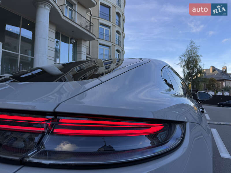 Фастбэк Porsche Panamera 2023 в Киеве