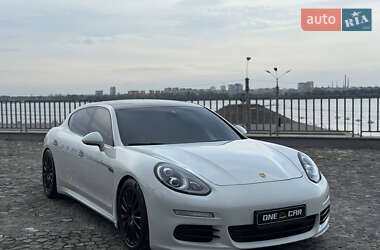 Фастбэк Porsche Panamera 2013 в 