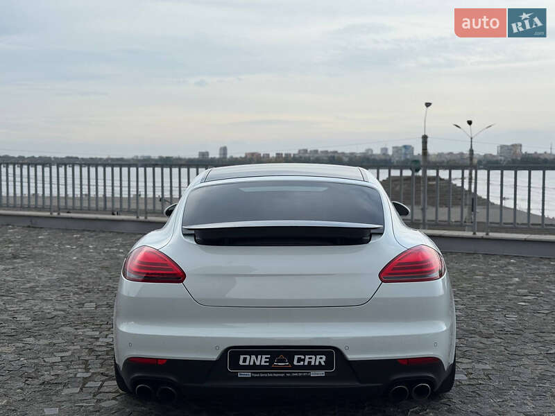 Фастбэк Porsche Panamera 2013 в Киеве фото 6 Фастбэк Porsche Panamera 2013 в Киеве