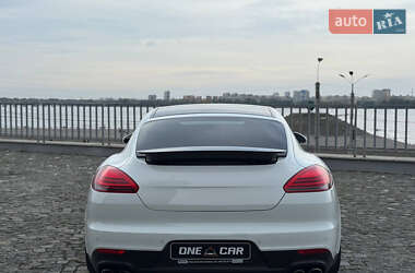 Фастбэк Porsche Panamera 2013 в 