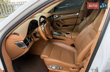 Фастбэк Porsche Panamera 2013 в 