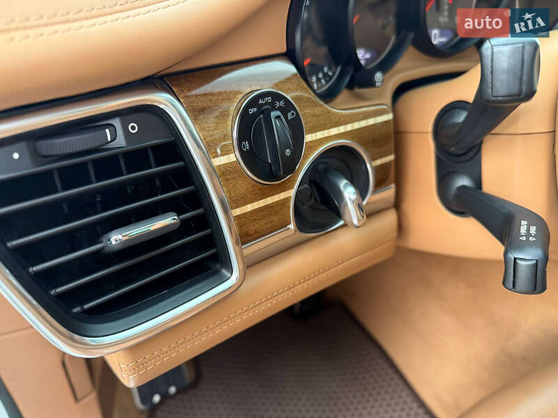 Фастбэк Porsche Panamera 2013 в Киеве фото 20 Фастбэк Porsche Panamera 2013 в Киеве