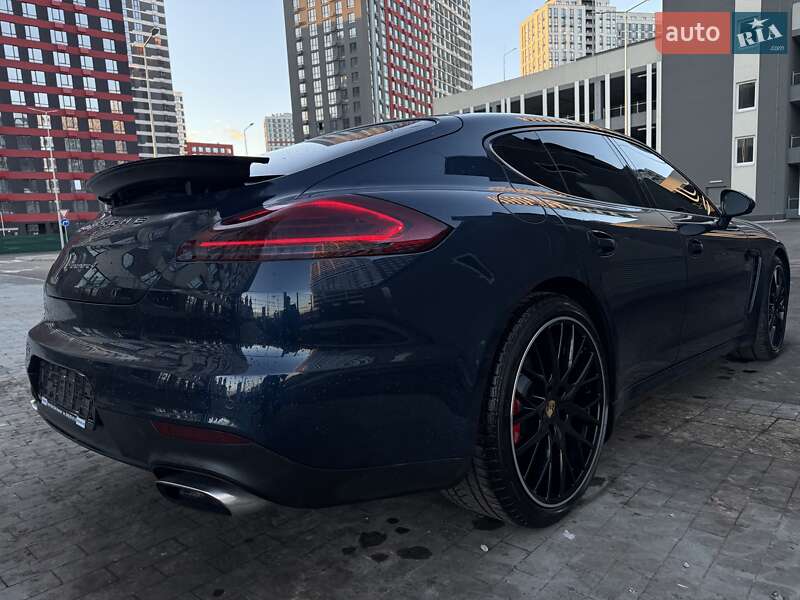 Фастбэк Porsche Panamera 2013 в Киеве