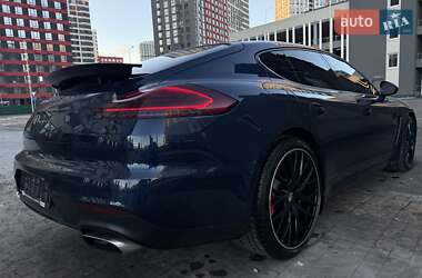 Фастбэк Porsche Panamera 2013 в 