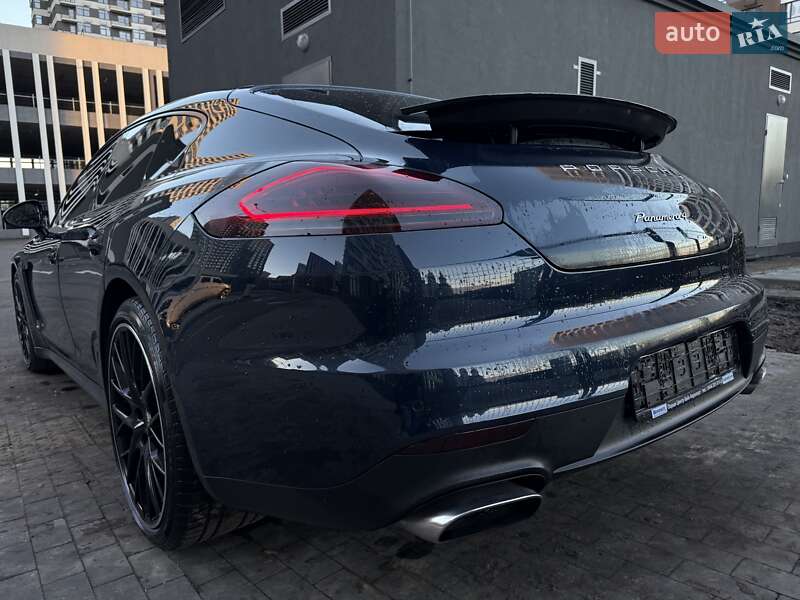 Фастбэк Porsche Panamera 2013 в Киеве
