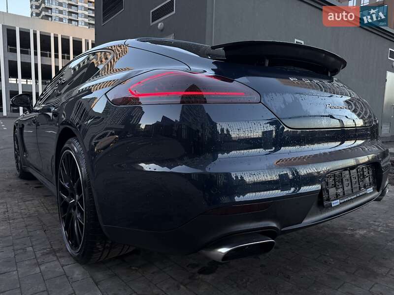 Фастбэк Porsche Panamera 2013 в Киеве
