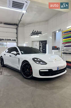 Фастбэк Porsche Panamera 2019 в Киеве
