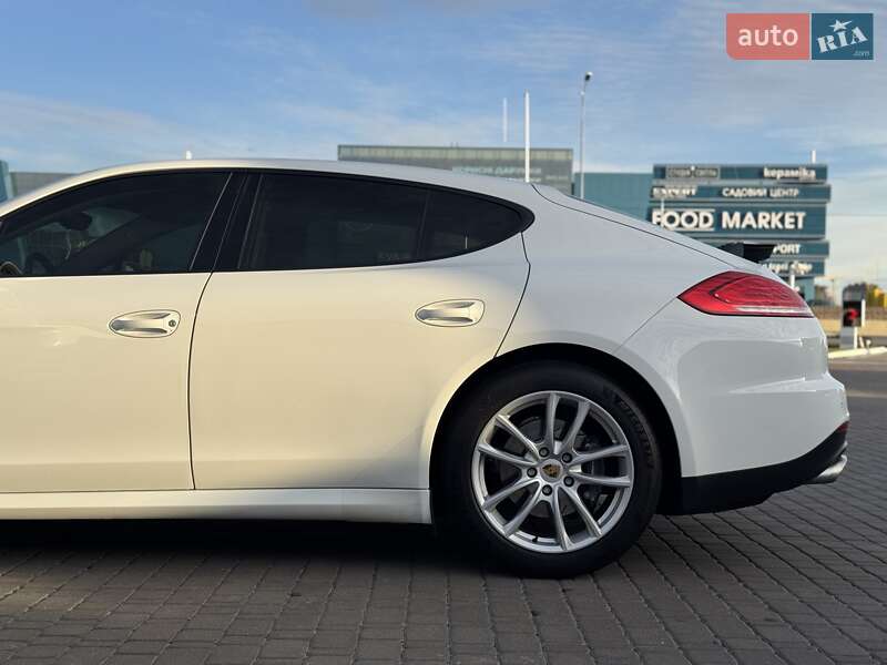 Фастбэк Porsche Panamera 2013 в Киеве