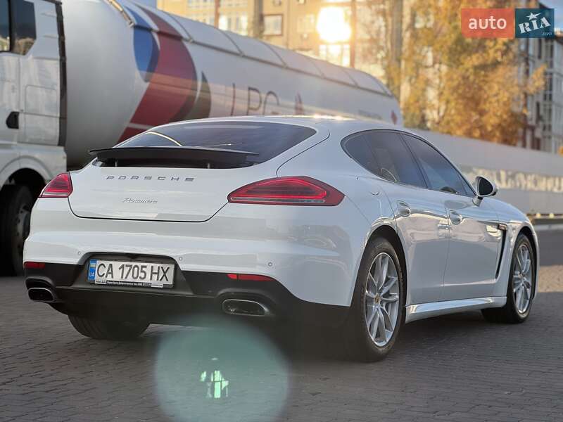 Фастбэк Porsche Panamera 2013 в Киеве