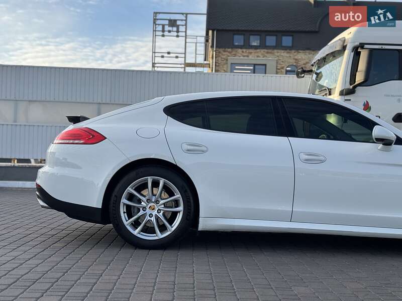 Фастбэк Porsche Panamera 2013 в Киеве