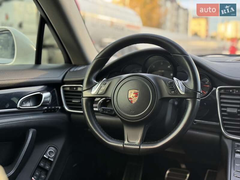 Фастбэк Porsche Panamera 2013 в Киеве