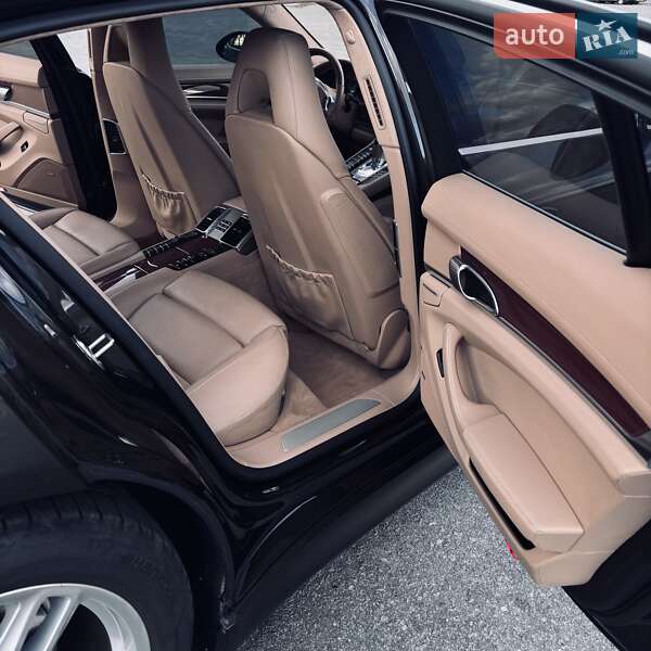 Фастбэк Porsche Panamera 2012 в Запорожье