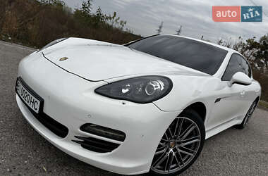 Фастбек Porsche Panamera 2010 в 