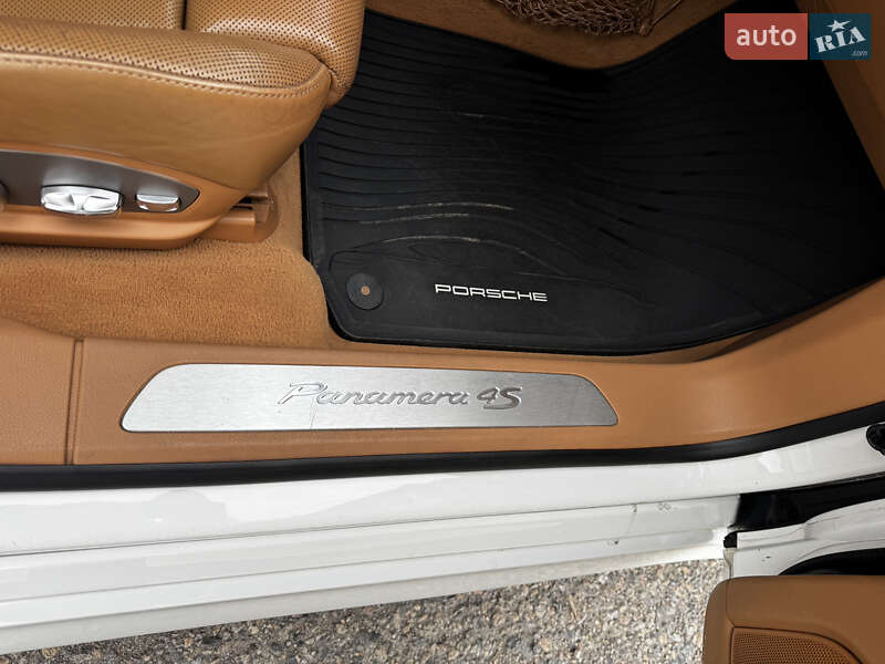 Фастбек Porsche Panamera 2010 в Харкові