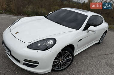 Фастбек Porsche Panamera 2010 в 