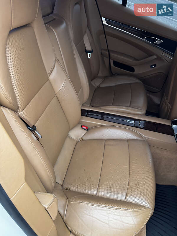 Фастбек Porsche Panamera 2010 в Харкові