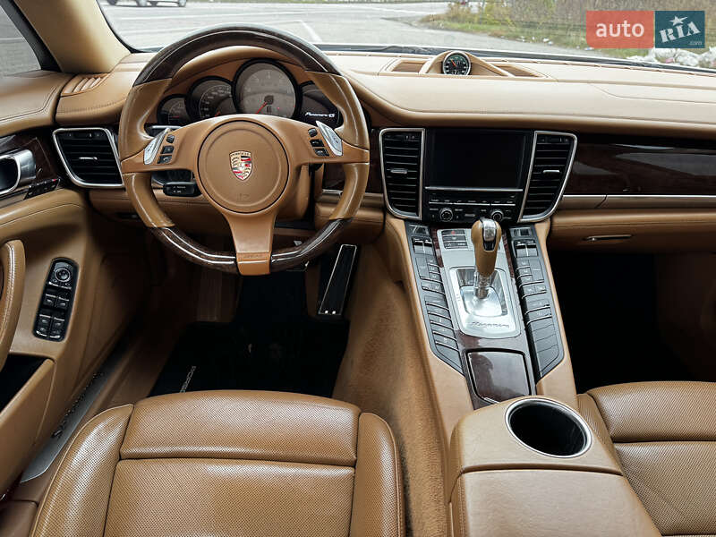 Фастбек Porsche Panamera 2010 в Харкові