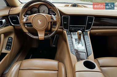 Фастбек Porsche Panamera 2010 в 