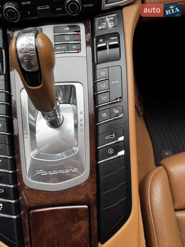 Фастбек Porsche Panamera 2010 в Харкові