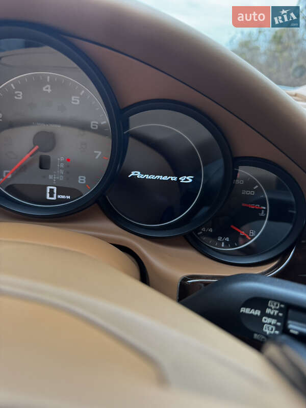 Фастбек Porsche Panamera 2010 в Харкові