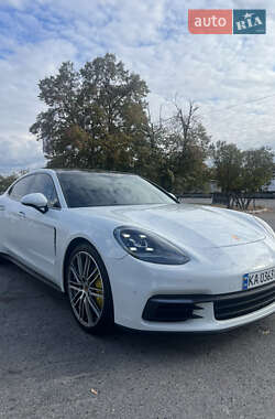 Фастбэк Porsche Panamera 2018 в Днепре