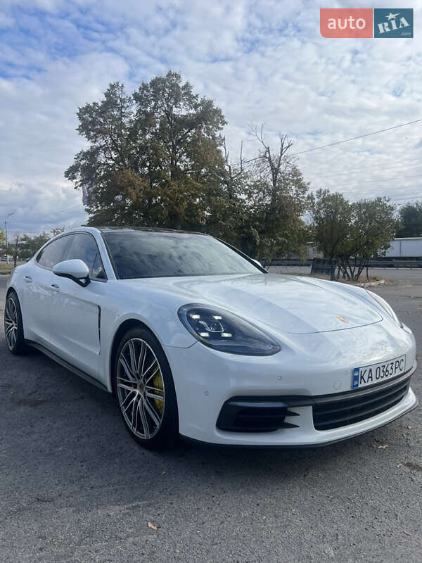 Фастбэк Porsche Panamera 2018 в Днепре