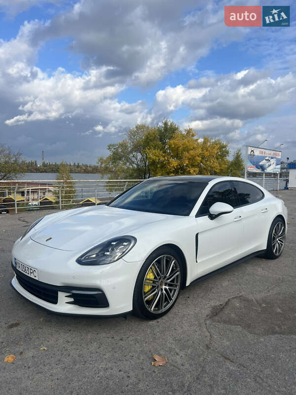 Фастбэк Porsche Panamera 2018 в Днепре
