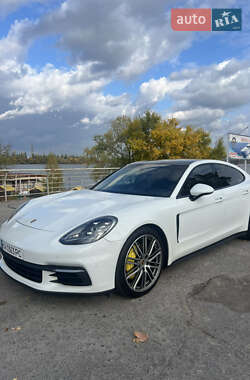 Фастбек Porsche Panamera 2018 в Дніпрі