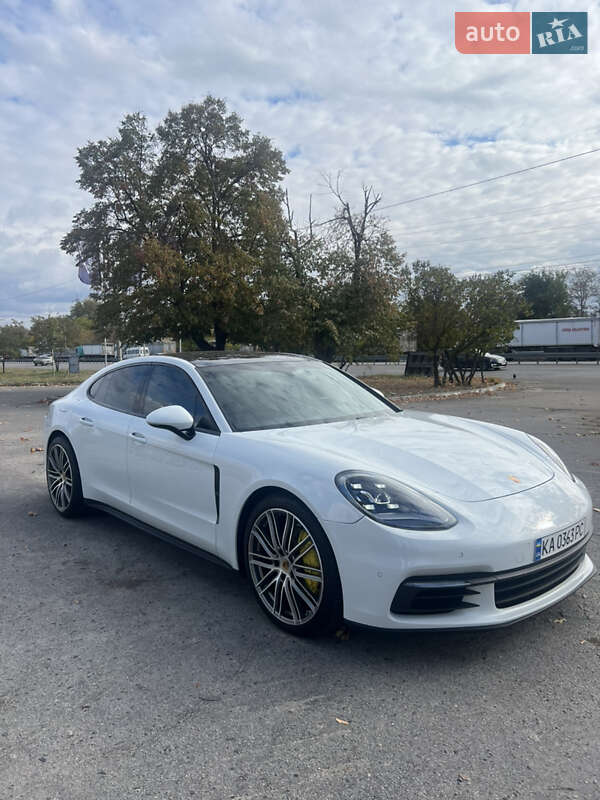 Фастбэк Porsche Panamera 2018 в Днепре