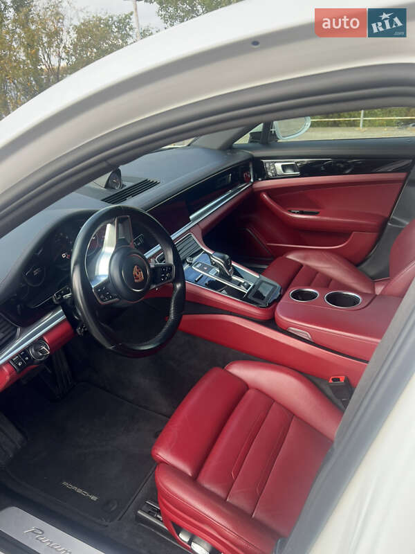 Фастбэк Porsche Panamera 2018 в Днепре