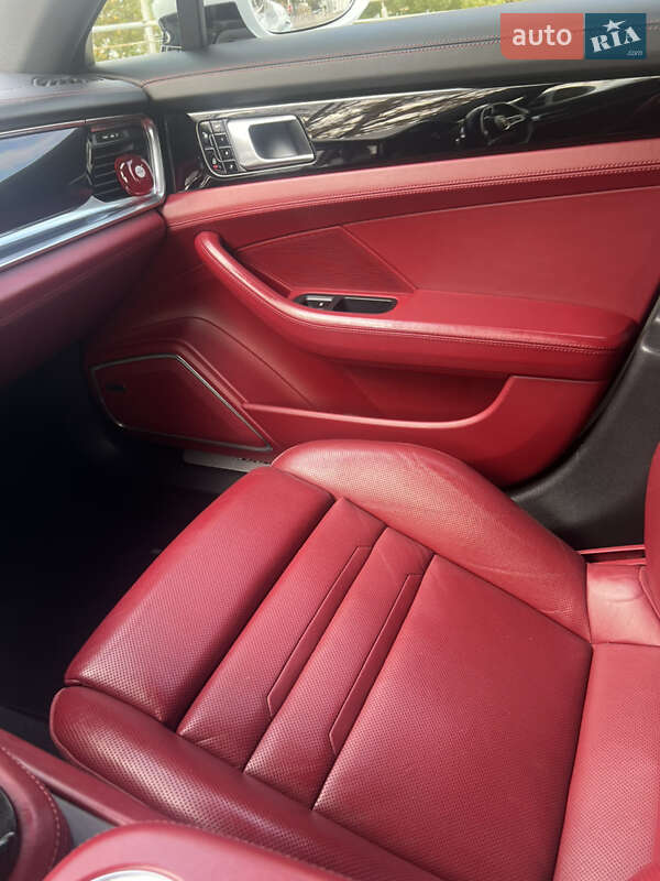 Фастбэк Porsche Panamera 2018 в Днепре