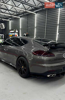 Фастбэк Porsche Panamera 2013 в 