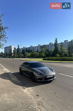 Фастбэк Porsche Panamera 2013 в 