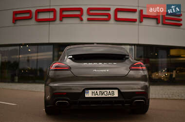 Фастбэк Porsche Panamera 2013 в 