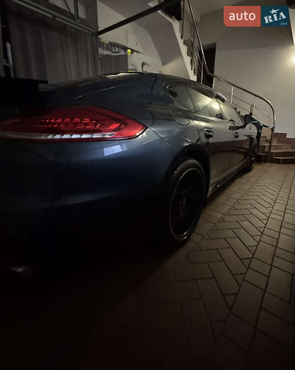 Фастбэк Porsche Panamera 2013 в Киеве