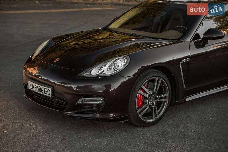 Фастбек Porsche Panamera 2011 в Києві