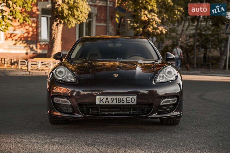 Фастбек Porsche Panamera 2011 в Києві