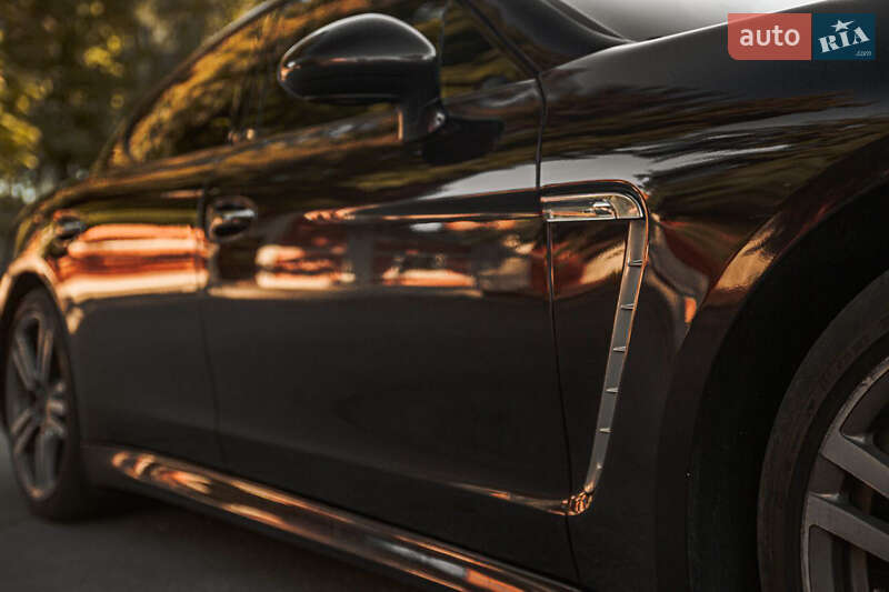 Фастбек Porsche Panamera 2011 в Києві