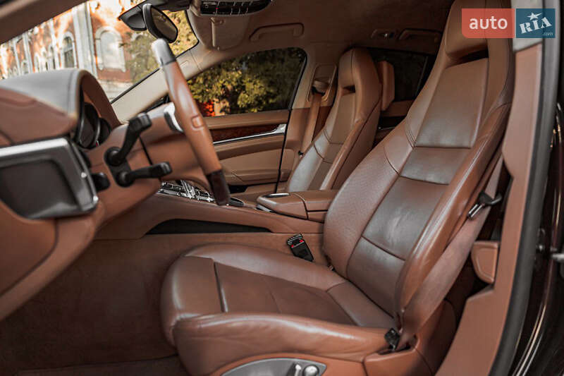 Фастбек Porsche Panamera 2011 в Києві
