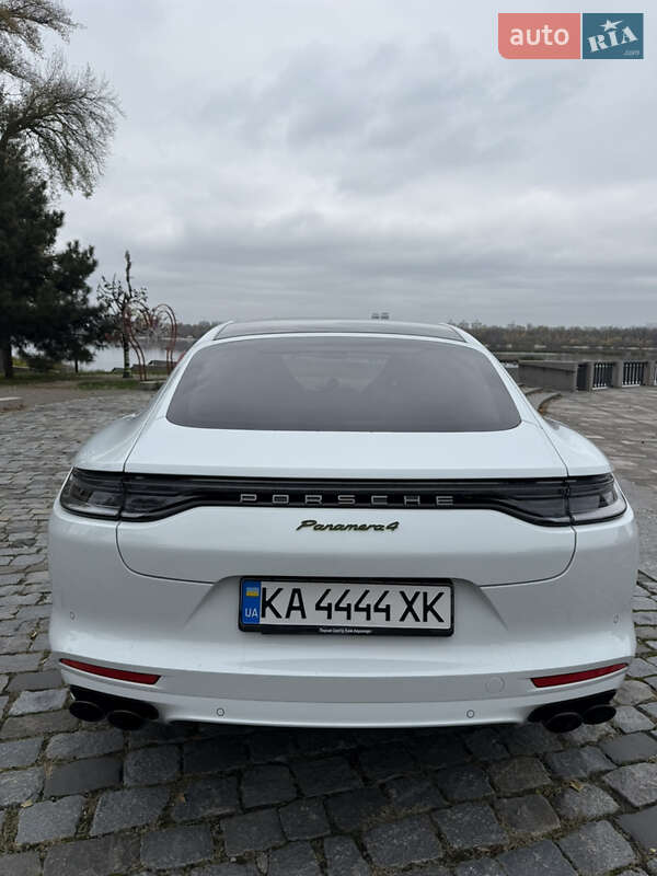 Фастбек Porsche Panamera 2023 в Києві