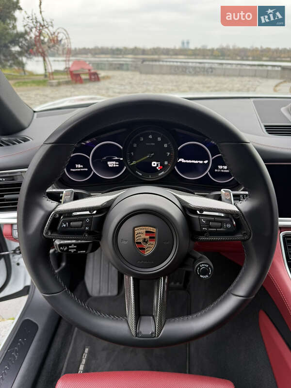 Фастбек Porsche Panamera 2023 в Києві