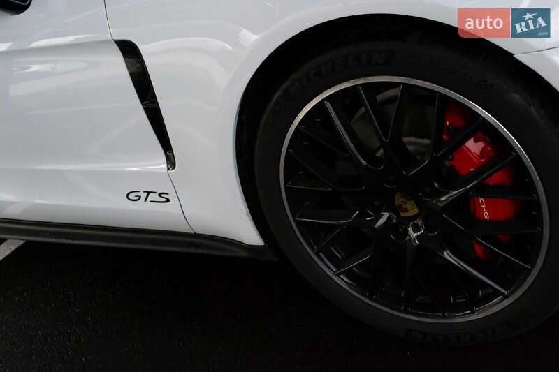 Фастбек Porsche Panamera 2019 в Києві