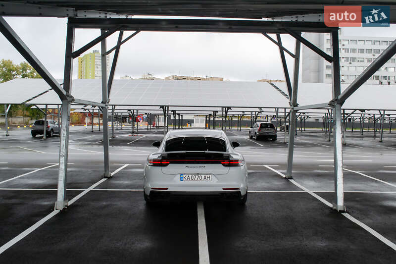 Фастбек Porsche Panamera 2019 в Києві