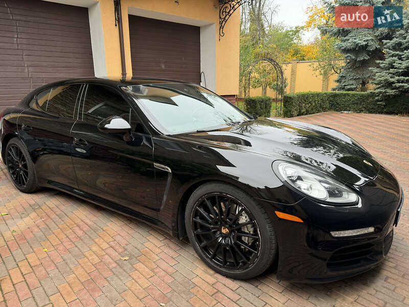 Фастбек Porsche Panamera 2013 в Києві