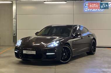 Фастбэк Porsche Panamera 2018 в Киеве