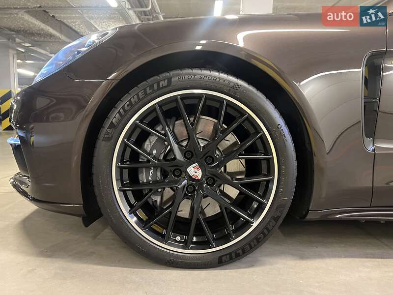 Фастбэк Porsche Panamera 2018 в Киеве