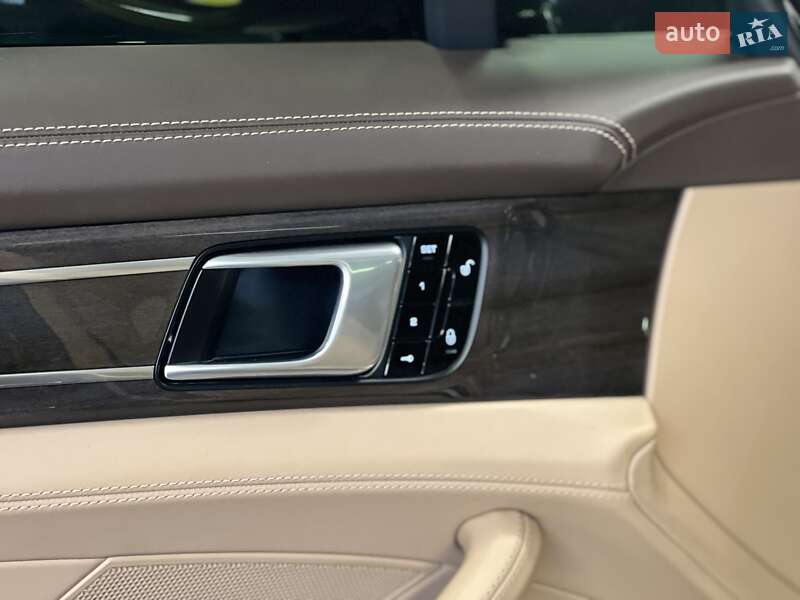 Фастбэк Porsche Panamera 2018 в Киеве