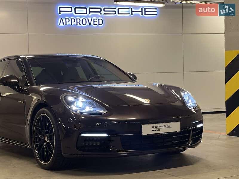 Фастбэк Porsche Panamera 2018 в Киеве