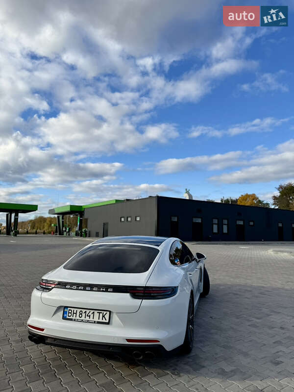 Фастбек Porsche Panamera 2018 в Вінниці