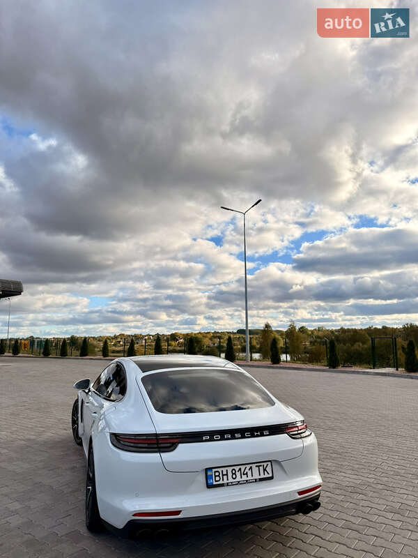 Фастбек Porsche Panamera 2018 в Вінниці